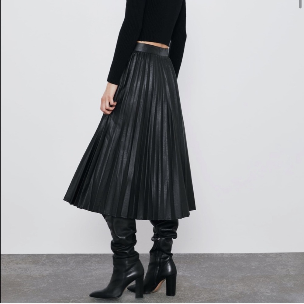 ZARA Faux Leather Pleated Mid Skirt - Picture 5 of 8